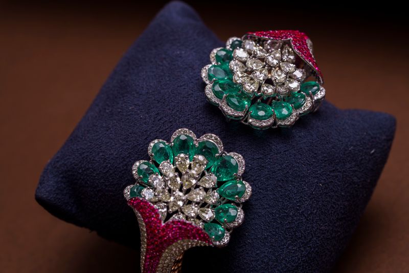 Emerald and diamond ring